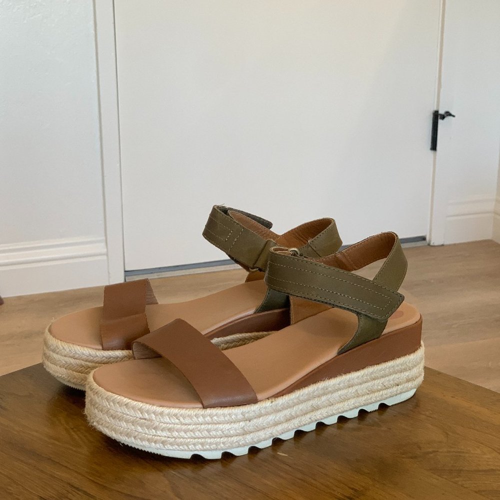 Sorel Women's Cameron Flatform Sandals